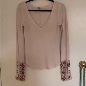 Cream sweater w knit sleeves